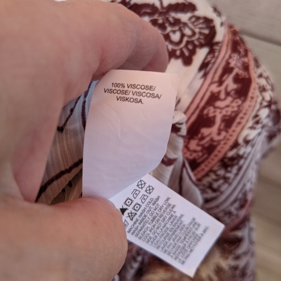 Lucky Brand Top size Large, white and red floral - Picture 7 of 14